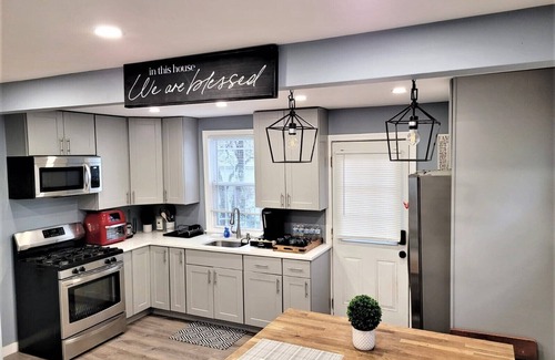 Queens House | Newly renovated 3 bedrooom home in Queens NYC! JFK/LGA/.UBS Arena