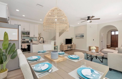 Courier City - Oscawana House | Newly renovated 3-bedroom townhome in the heart of SoHo with beachy vibes