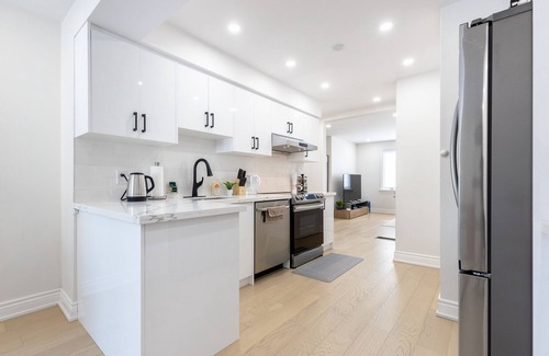 Richmond Hill House | Newly renovated 3 bedroom unit Richmond Hill