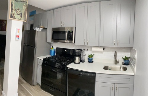 Queens Apartment | Newly renovated 3 bedroom apartment