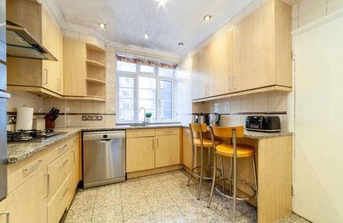 Primrose Hill Apartment | Newly-Renovated 3BDR apt near Swiss Cottage
