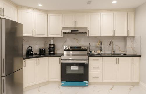 Orangeville Apartment | Newly Renovated 3BR Orangeville Basement Suite with Private Access, 10 Min Walk to Headwaters Hospital, 5 Min Drive to Mount Alverno Luxury Resorts, Ideal for Medical, Vacation or Work Stays!