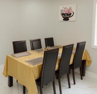 Orangeville Apartment | Newly Renovated 3BR Orangeville Basement Suite with Private Access, 10 Min Walk to Headwaters Hospital, 5 Min Drive to Mount Alverno Luxury Resorts, Ideal for Medical, Vacation or Work Stays!