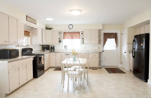 Gordonville House | Newly Renovated 3br House In The Heart Of Amish Country