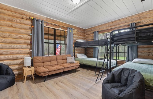 Florida Panhandle Cabin | Newly Renovated 4/3 Cabin, 65"TV, Hot Tub, Firepit