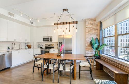 Central Business District Apartment | Newly Renovated 4-Bed Condo steps to French Quarter