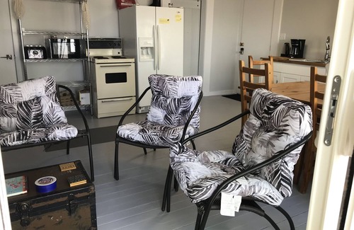 Whitewater Region Cottage | Newly Renovated 4 Bedcottage on the Ottawa River with Sandy Beaches & Warm Water