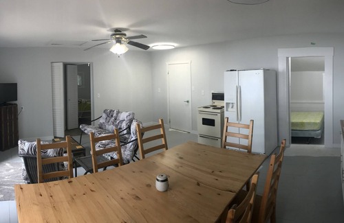 Whitewater Region Cottage | Newly Renovated 4 Bedcottage on the Ottawa River with Sandy Beaches & Warm Water