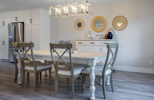 Rye House | Newly Renovated 4 Bedroom Steps Away from Jenness Beach