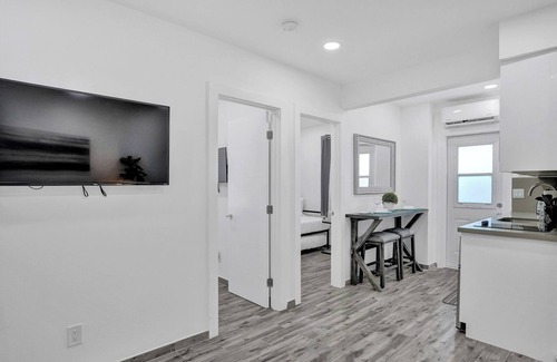 Hollywood Condo | Newly Renovated #4 Close to the Beach w/Parking