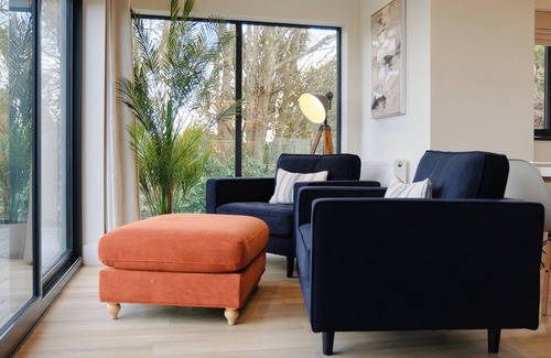 Carbis Bay House | Newly renovated 4 en-suite bedrooms, panoramic sea views, Hot Tub, EV charger