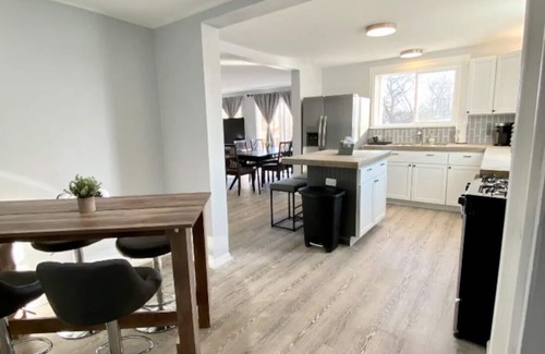 Aurora House | Newly Renovated 4BR 2BA House