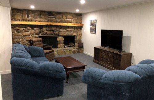 Mountain View House | Newly renovated 5 bedroom 2 bath house on Payne Lake road 15 mins from Waterton