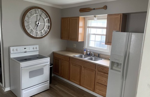 Port Clinton House | Newly renovated 5 min walk to Jet and downtown Port Clinton