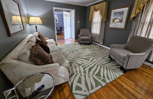 Whitehaven House | Newly renovated 5BR near Graceland, Elvis Presley