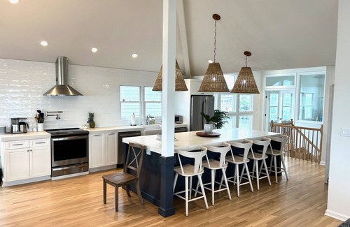 Holgate House | Newly renovated 5BR on private bayfront peninsula