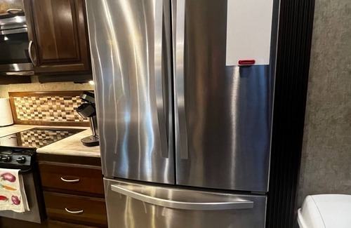 Rainier House | Newly Renovated 5th wheel available now!