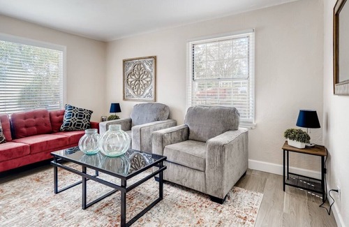 Lamar Heights Area House | Newly Renovated 6 Bedroom/3 Bathroom Home