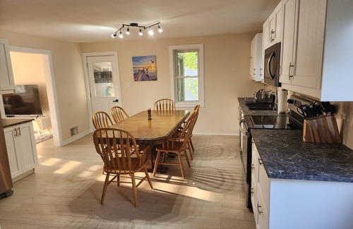 Parry Sound House | Newly renovated and furnished 4 bedroom home with office in the center of town