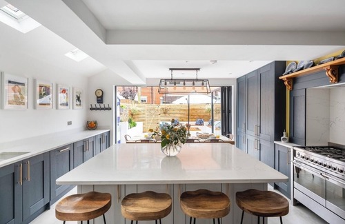Felixstowe House | Newly Renovated and Modernised 5 Bedroomed Seaside Victorian House. Sleeps 10-12