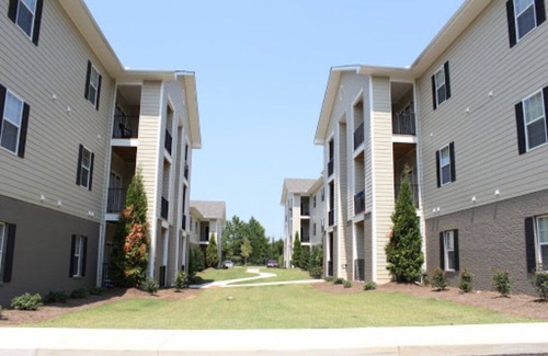 Oxford Condo | Newly renovated and with walking trail to campus & square!