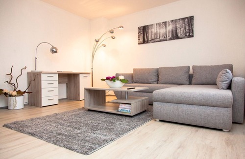 Duisburg Sud Apartment | Newly renovated apartment with balcony in Duisburg Süd near the airport and Düsseldorf fair
