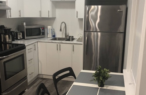 Port Credit Apartment | Newly renovated apartment in Port Credit
