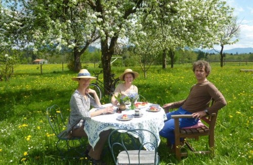 Wackersberg Apartment | Newly renovated apartment Heissbauer Obstgarten! Wonderful mountain view, central