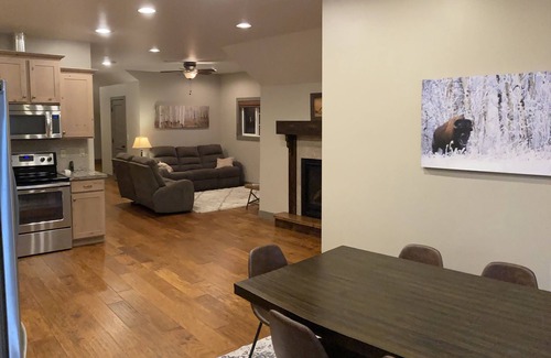 Pinedale Apartment | Newly renovated apartment in the heart of Pinedale!