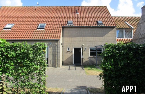 Hollum Apartment | Newly renovated apartments on large grounds
