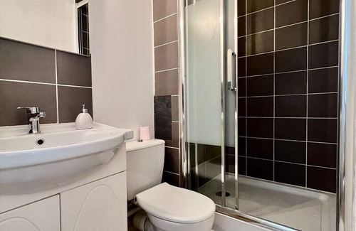 Laval Apartment | Newly renovated apartment in downtown Laval