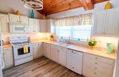 George Town Villa | *NEWLY RENOVATED* Beach Front Luxury Home - Located at The Hideaways Resort