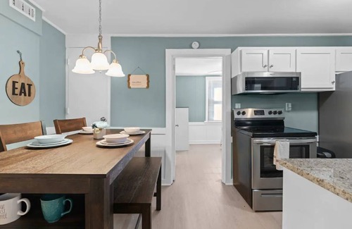 Fox Hill - Grandview House | Newly-Renovated Beach Bungalow-Walk to Beach
