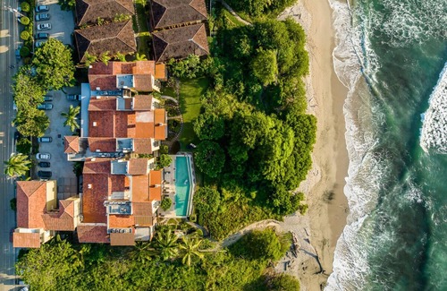 Rio Seco Apartment | Newly Renovated, Beachfront, 3 bed Condo on Exclusive Langosta Beach!