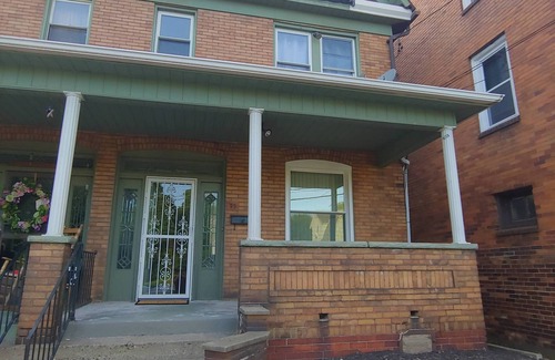 Midland House | Newly Renovated Big 5 Bedroom Stay
