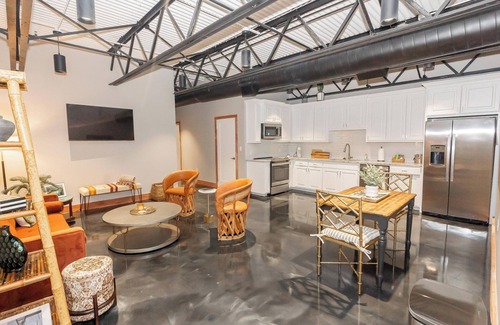 Jacksonville Hotel | Newly renovated Boutique Hotel *Must See*