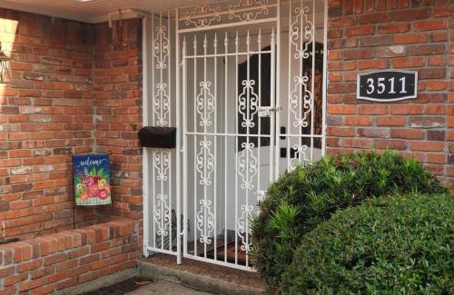 Braeswood Place House | Newly Renovated Braeswood Gem -Near Medical Center