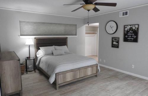 Braeswood Place House | Newly Renovated Braeswood Gem -Near Medical Center