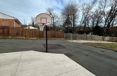 Newington House | Newly Renovated & Bright 2BR, Family-Friendly, Near DC