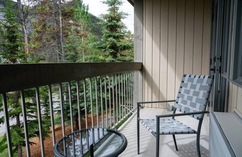 Banff Apartment | Newly Renovated, Bright Suite on Tunnel Mountain!