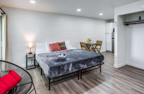 Rochester Apartment | Newly Renovated Bright Studio