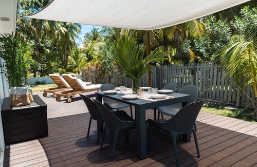 Dunmore Town Cottage | Newly renovated Coastal cottage steps to Pink Sand Beach- Somewhere in the Sun