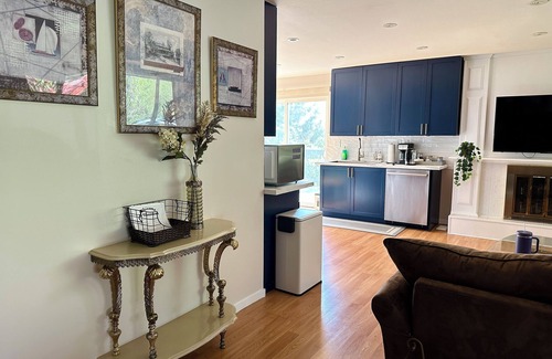 Canyon Heights House | Newly renovated 3BD 2 Bath, Spacious with lots of light!nn