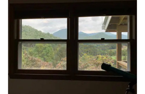 Franklin Cabin | Newly Renovated Cabin with Stunning View