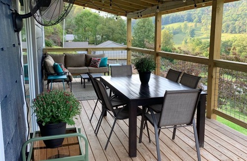 Franklin Cabin | Newly Renovated Cabin with Stunning View
