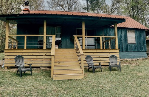 Saratoga Cabin | Newly renovated cabin on Lake Millwood, Saratoga Landing