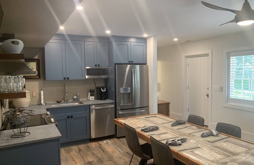Charleston Historic District Apartment | Newly renovated carriage house walking distance to King Street, parks, and more!