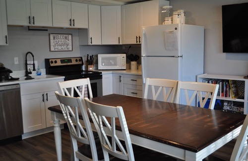 Quincy Condo | Newly Renovated! CB Condo unit 104 (sleeps up to 8)