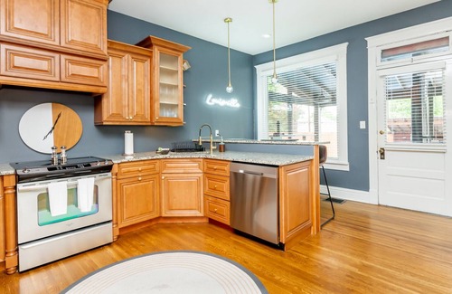 Cherokee Triangle House | Newly Renovated, Charming 1901 3Flr Craftsman in AMAZING Highlands Location