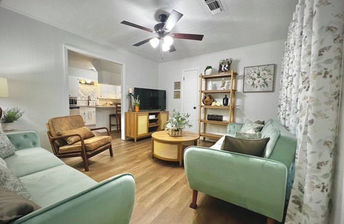 Marksville House | Newly Renovated Charming 3-bedroom house in Marksville - Sleeps 10
